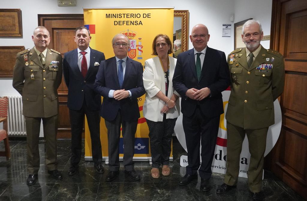 La Cámara de Comercio y la Subdelegación de Defensa analizan el impacto de la guerra de Irán en la economía y las empresas